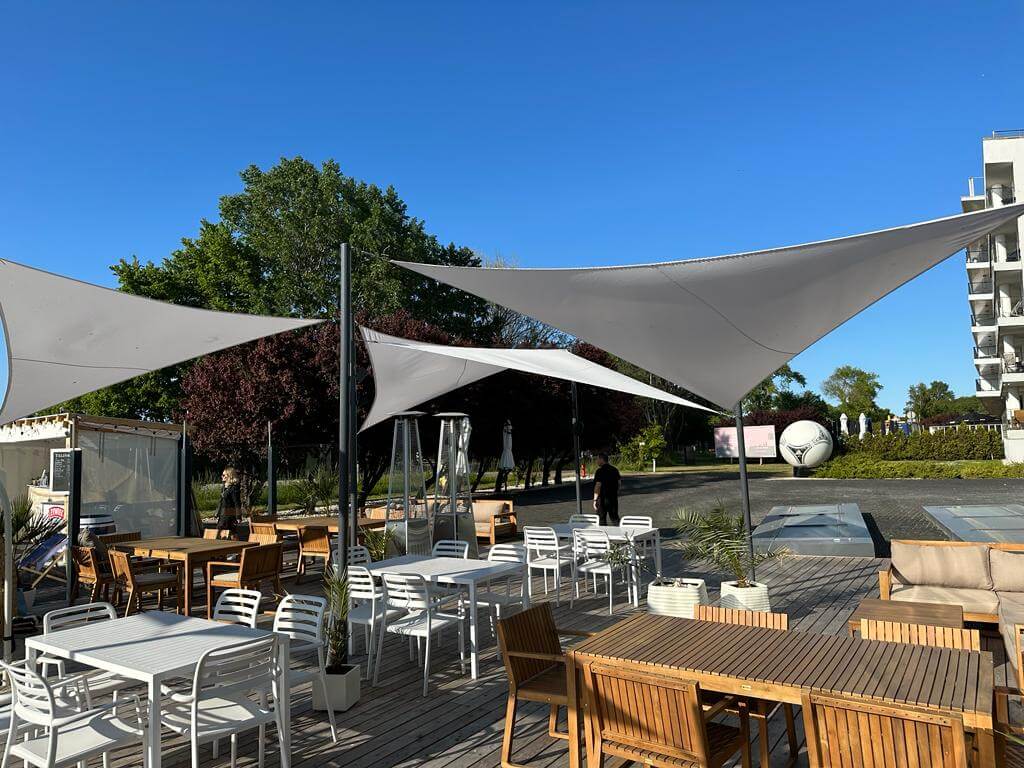 Restaurantes, hotéis e campings